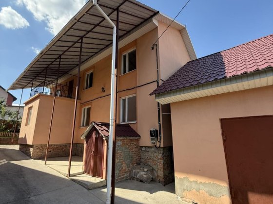 Окремий будинок. Обарів Обаров