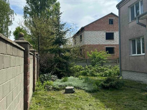 (4) продам будинок поряд міста