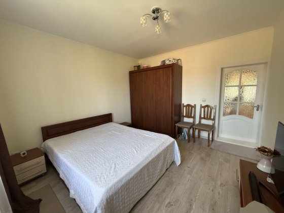 Продаж будинку з ремонтом, гаражем, смт. Квасилів Красилів