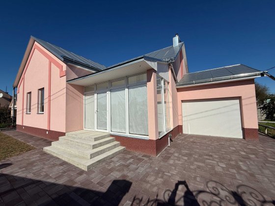 Сучасний будинок у Корнині з готовим фасадом Корнин