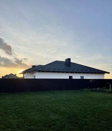 р Окремий будинок-новобудова біля міста, з усіма комунікаціями - фото 1