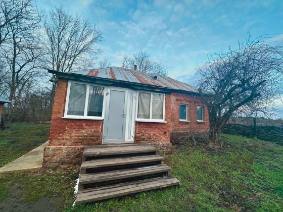 Утеплений будинок зі свіжим ремонтом та зі зручностями в будинку! Кролевец