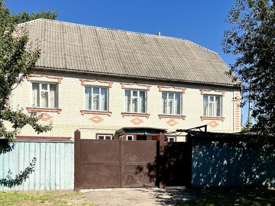 Продається 2 поверховий будинок Тростянец