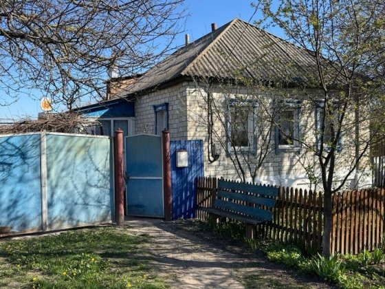 Продається будинов в центрі міста Буринь Буринь