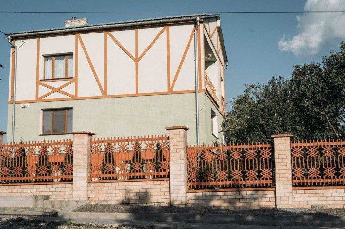 Будинок з ідеальним розташуванням та великою ділянкою - фото 1