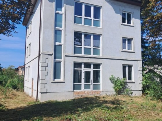 Продається трьохповерховий будинок в м.Монастириська Монастыриска