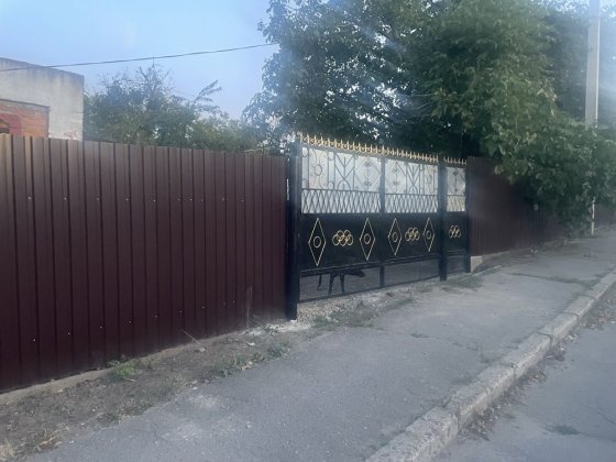 Продається пів хати в р-н центрального ринку Первомайськ