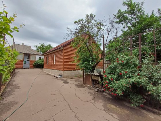 Продається 2 гарних будинка в одному дворі Первомайськ