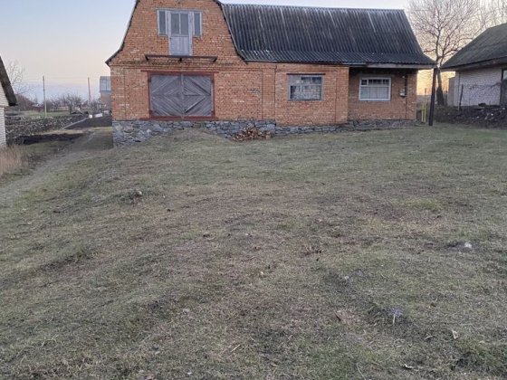 Продам будинок з гаражем, погрібом Шпола