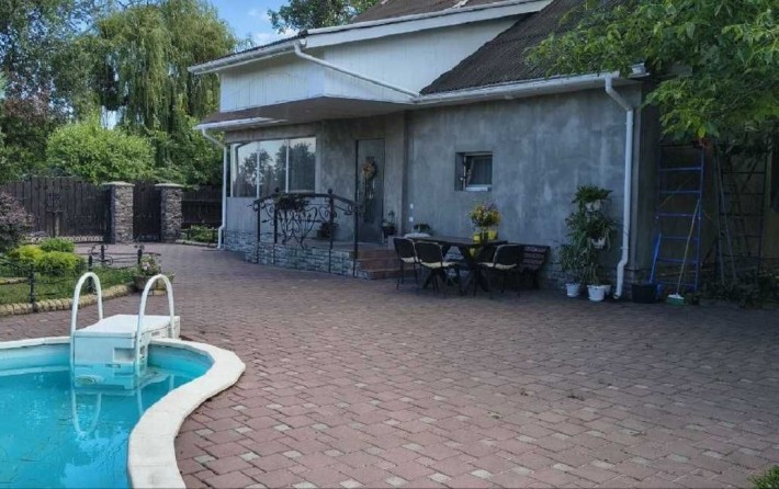 Домоволодіння в  центрі с.Мошни з басейном, 143кв.м, 27 соток - фото 1