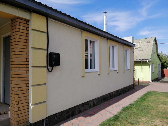 Сучасний комфортний будинок з новим ремонтом  в ЦЕНТРі с. Яснозір'я - фото 1