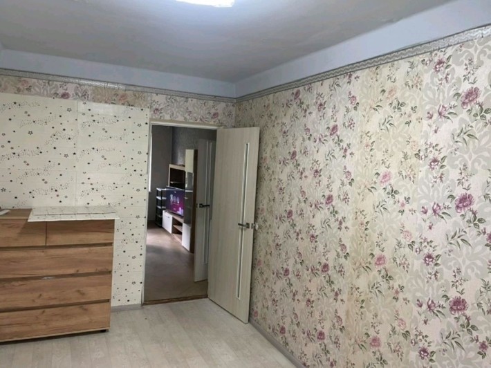 Сдам 2х к  комнатную кв-ру 8000 Можно с животным! - фото 1