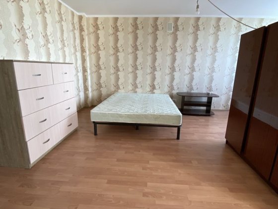 Здається у місті Камʼянське 1 кімнатна великогабарітна квартира Кам'янське