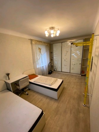 Сдам 2х к комнатную 10000 - фото 1