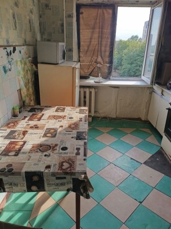 Сдам трёхкомнатную квартиру микроволновка бойлер стиральна - фото 1