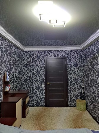 Сдам 3 комнатную квартиру на длительный срок - фото 1