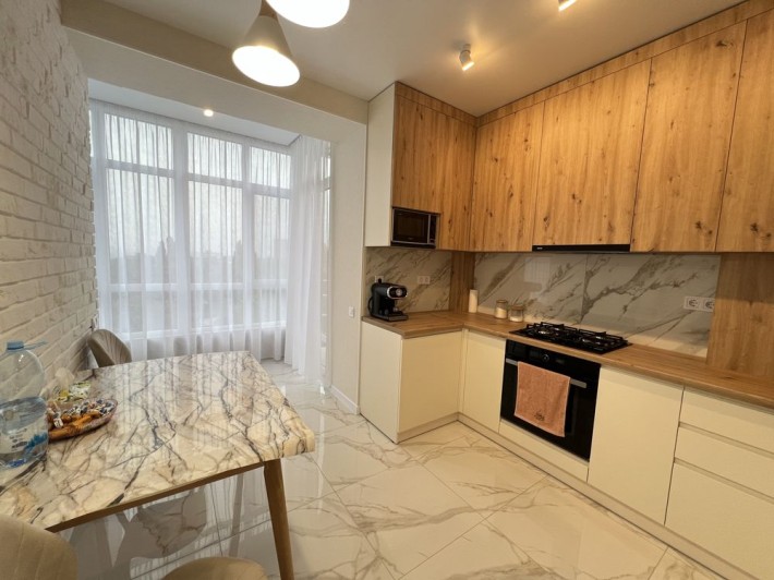 Здам дуже затишну 1о кімнатну квартиру з новим ремонтом! - фото 1