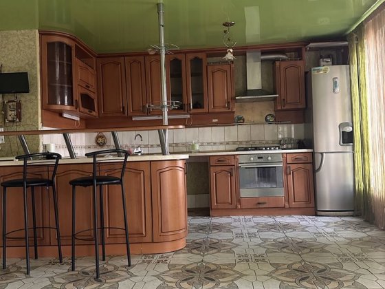 Сдам 2-х комнатную кватриру студию 85 кв м Черноморск