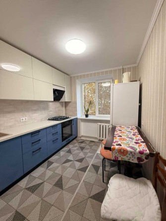 Сдам на год и более 1 комнатную чешку на Мира с ремонтом - фото 1