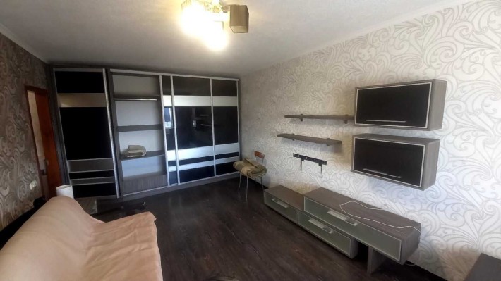 Аренда 2 комн.кв. ул.Быкова 15 на Лазурном - фото 1