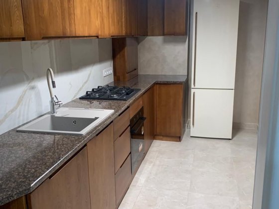 Здається трьохкімнатна центр набережна парк. Мукачево