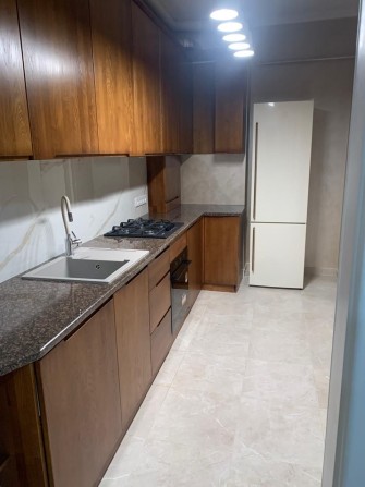 Здається трьохкімнатна центр набережна парк. - фото 1