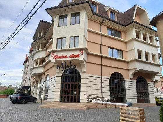 Нова 2 кімн. квартира з терасою та парковкою в центрі міста Мукачево