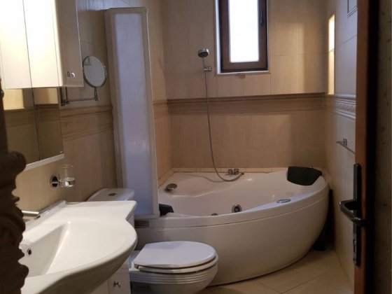 Оренда 3-х кімн квартири 100 кв м.в центрі Мукачево