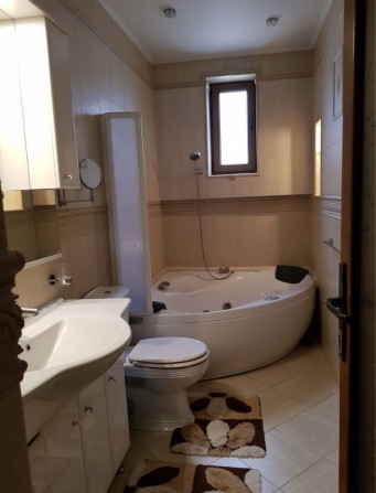 Оренда 3-х кімн квартири 100 кв м.в центрі - фото 1