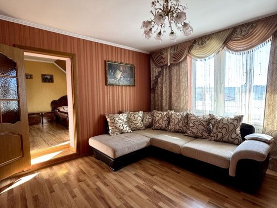 Здається в оренду простора 2-кімнатна квартира. Стрый