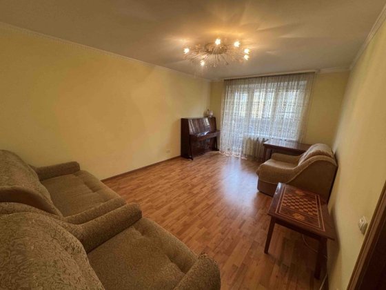 Власник. Здається 3 кімнатна 12000 гривень кв. Зарічанська 6/6. Хмельницький