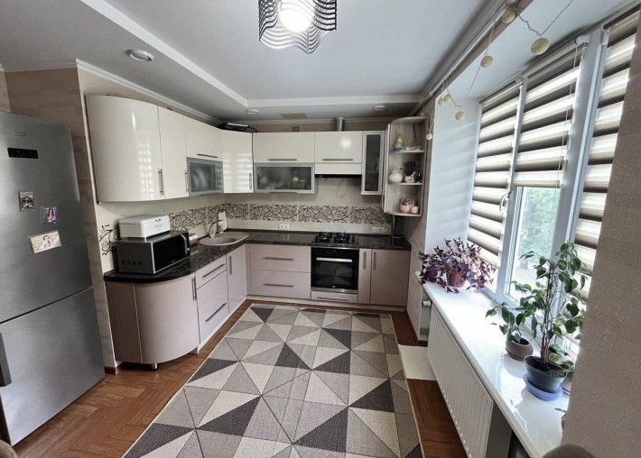 Оренда стильної трикімнатної квартири в Гречанах - фото 1