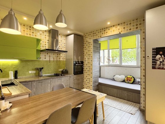 Простора 2-кімнатна у м. Буча. Газове опалення. Резервне живлення! Буча