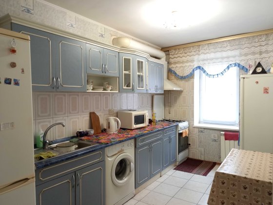 Центр вул Лагунової здам гарну 3 к квартиру меблі техніка ГАЗ  ВОДА Бровары