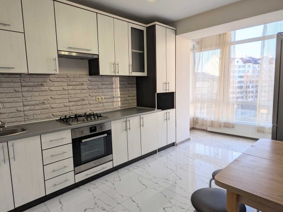 1-кім.кв. в районі парку Шевченка