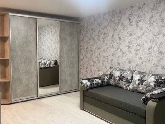 Світла однокімнатна, центр міста Бровары