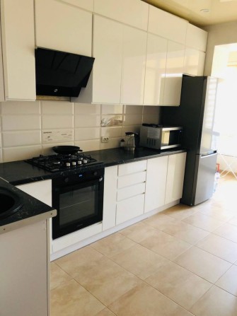 Оренда гарна 1-кімнатна квартира в новобудові з і/о - фото 1