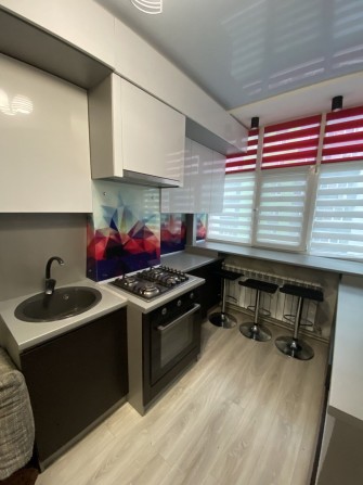 Здам ідеальну євро 2 кімн.кв.біля парку " Мама" з ремонтом і меблями - фото 1