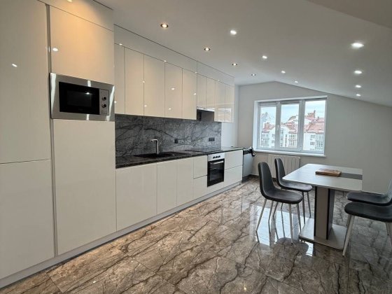 Оренда просторої 3 км квартири поруч з стометрівкою Івано-Франківськ