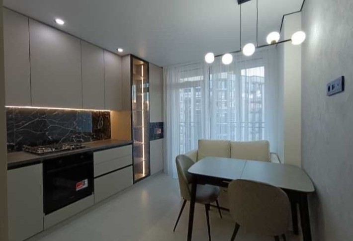 Здам 1 кімнатну квартиру з дизайнерським ремонтом в новому будинку! - фото 1