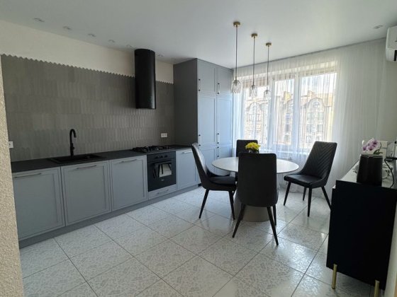 Оренда дизанерської 2-х кім. квартири в новобудові  Центр-Площа Кременчук