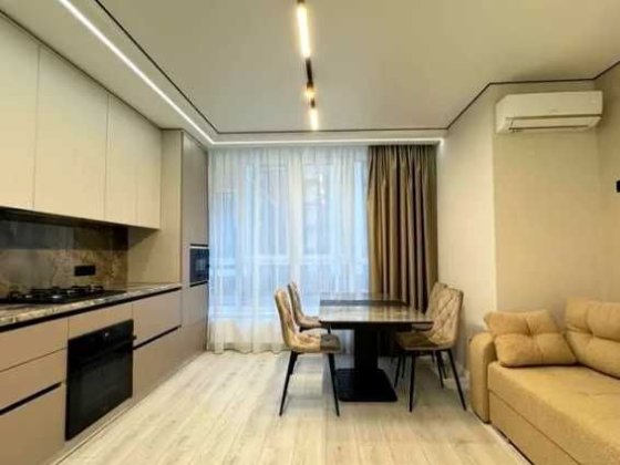 Простора 1-кімнатна квартира з якісним ремонтом в світлих тонах. Хмельницький