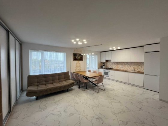 Здається вперше! Простора та дуже гарна квартира 3 кім! Ивано-Франковск