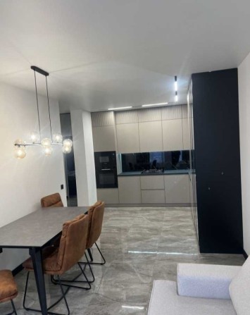 Сучасна 3х кімнатна квартира з сучасним дизайнерським ремонтом! - фото 1