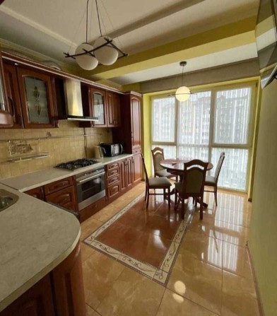 Чудова, з якісним ремонтом, простора квартира у новому будинку! - фото 1