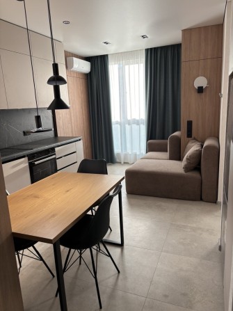 Квартира з дизайнерським ремонтом поруч з Центральним парком - фото 1