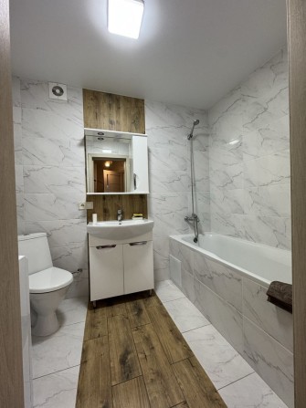 Оренда 1-кімн ЖК «Тріумф» 2 поверх, є ліжко та диван - фото 1