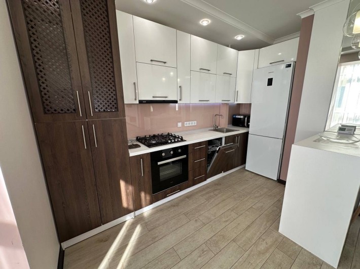 Оренда 3 км квартири поруч з парком - фото 1