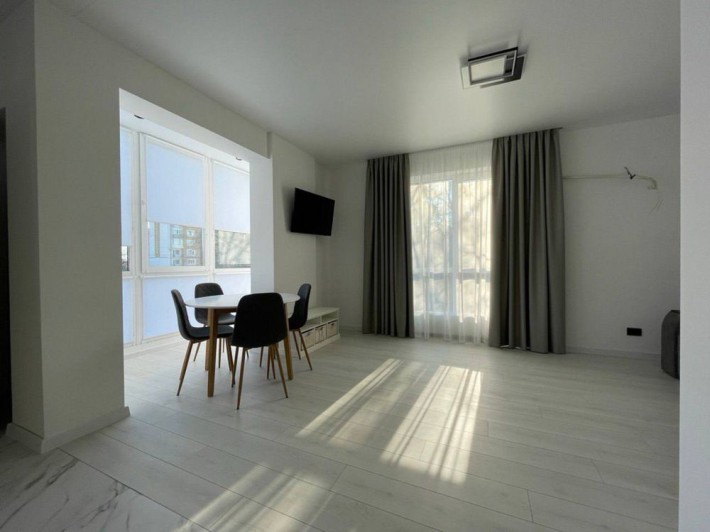 Оренда 2-к квартири з кухнею студією Центр Озеро вул Короля Данила - фото 1