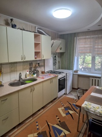 Здам гарну 3 кімнатну квартиру , р-н Інст.Зв'язку  8000+ комунальні  ! - фото 1